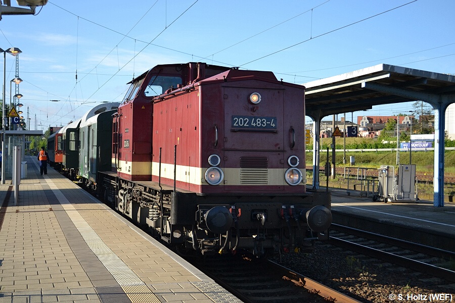 Sonderzug abfahrbereit in Waren (Müritz)