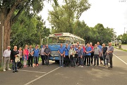 Gruppenfoto vor dem Ikarus 55
